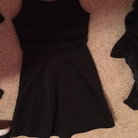 Dress - Picture 3 of 4